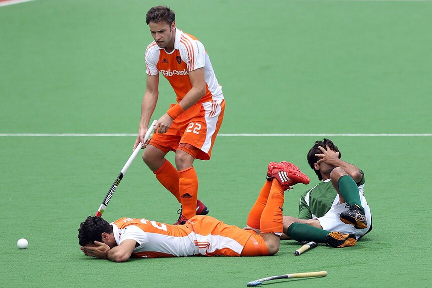 Bashed up ... Pakistan's Muhammad Rizwan Senior and the Netherlands' Valentin Verga recover after colliding.