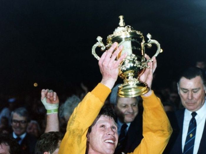 Nick Farr-Jones with the William Webb Ellis trophy in 1991