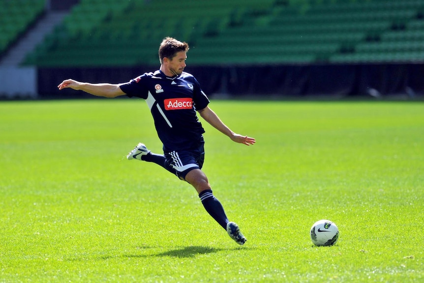 Set for Victory ... Kewell will take on Socceroos team-mate Brett Emerton in the A-League opener.