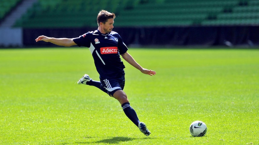 harry Kewell lines one up at Melbourne Victory training