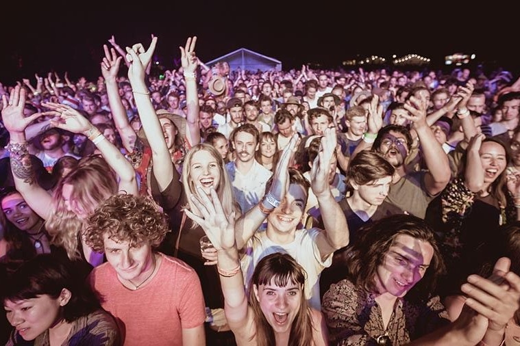 fairgrounds-crowd-russell-privett-900x506.jpg