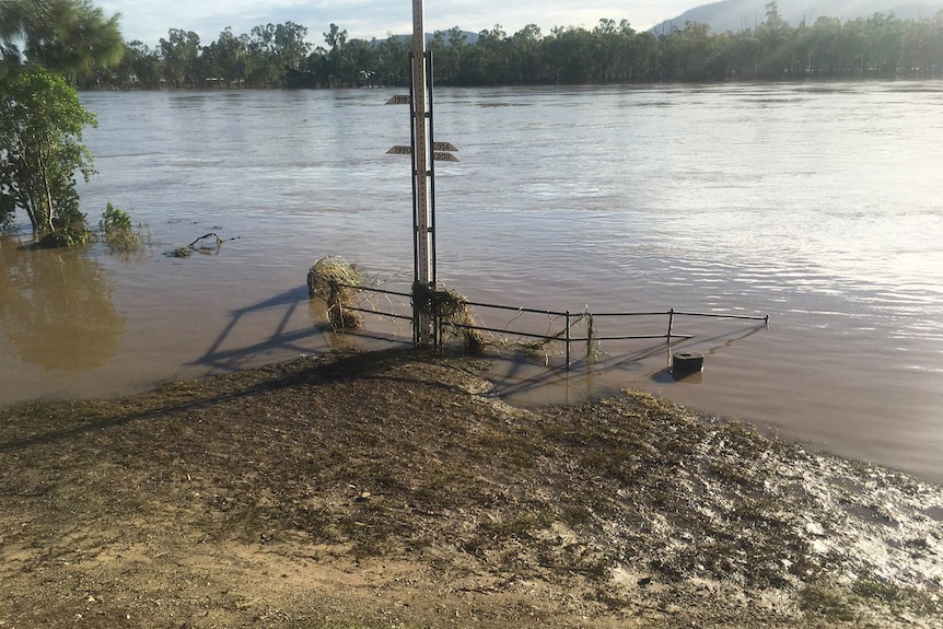 Fitzroy River in Rockhampton drops to 5.7 metres on April 10, 2017