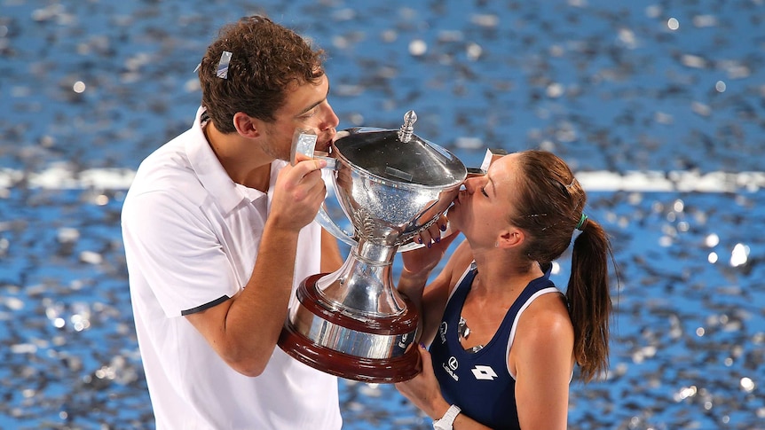 Poland's Jerzy Janowicz and Agnieszka Radwanska pose with the Hopman Cup