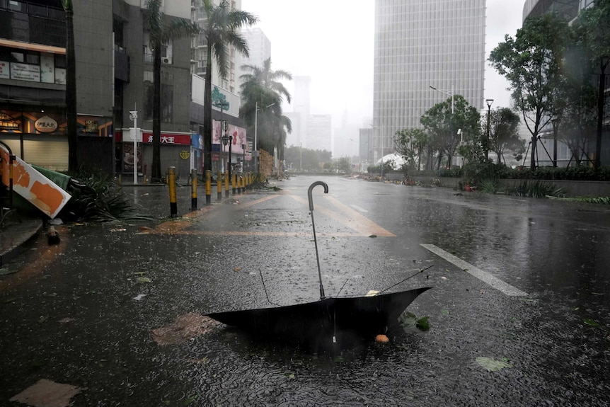 Typhoon Mangkhut makes landfall in Guangdong