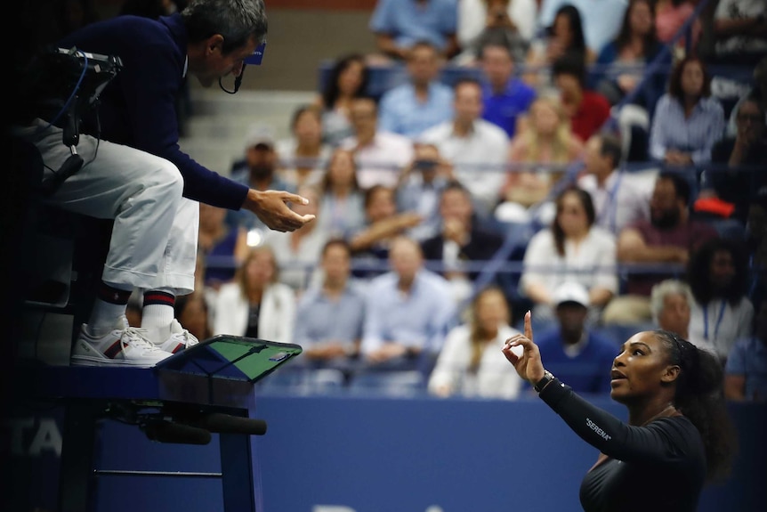 Serena Williams arguing with umpire