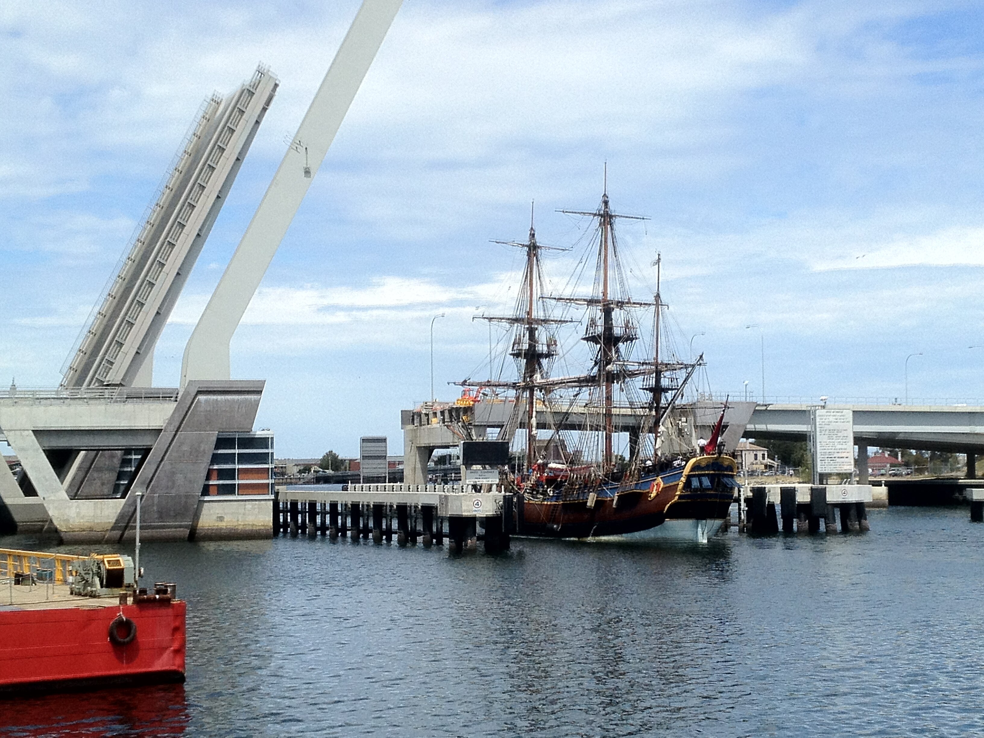 Endeavour stuck when bridge won't budge - ABC News