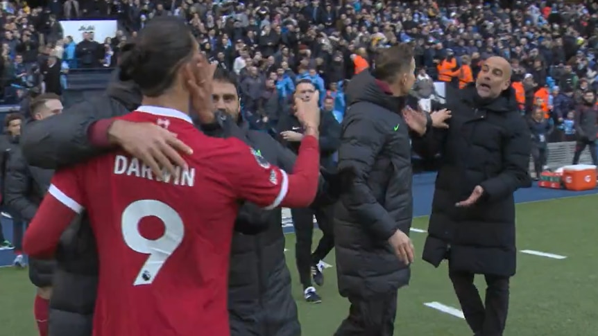 Darwin Nunez et Pep Guardiola dans une vive dispute après le match nul 1-1 de Liverpool contre Manchester City en Premier League