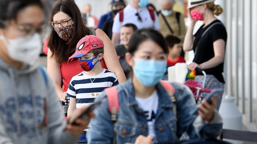 Sydneysiders out and about after lockdown