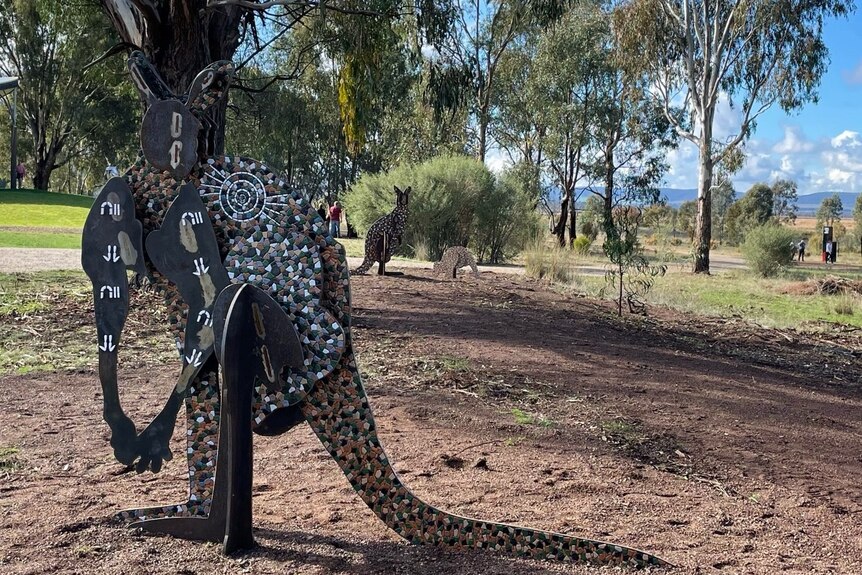 A sculpture of three kangaroos
