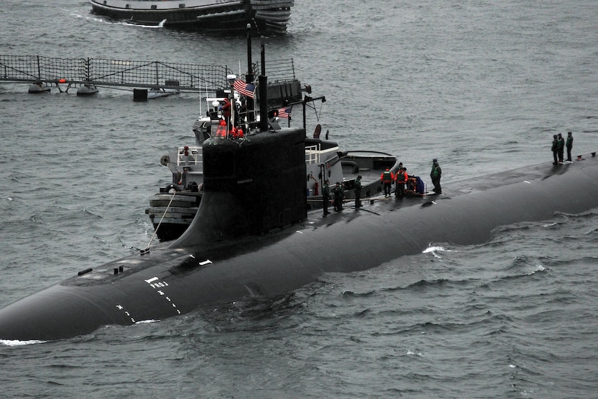 美国潜水艇在南海撞上不明物体船员受伤