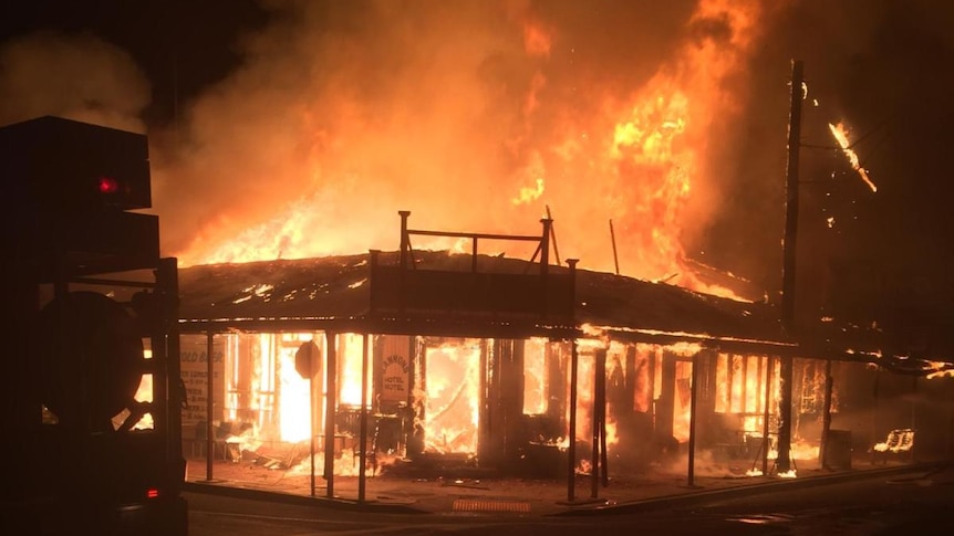 Gannons Hotel in Julia Creek on fire
