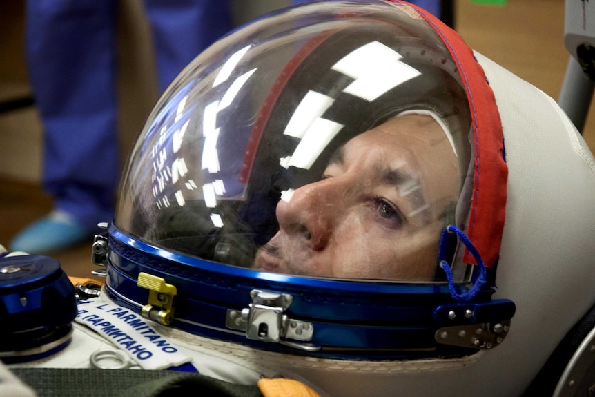 astronaut helmet leak