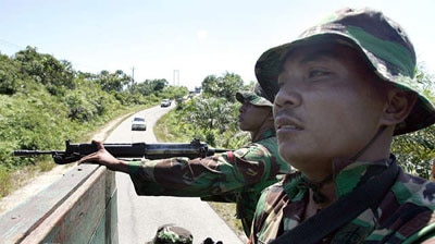 Guarding aid: Indonesian soldiers in Aceh