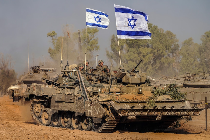 image of Israeli tank operating in Gaza