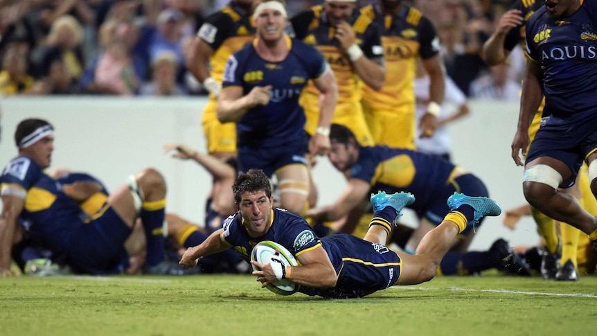 Tomas Cubelli scores a try for the Brumbies