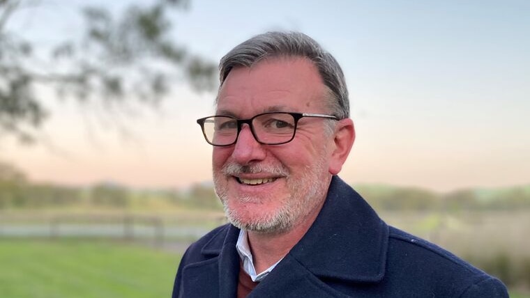 Headshot of Daniel Byrne.