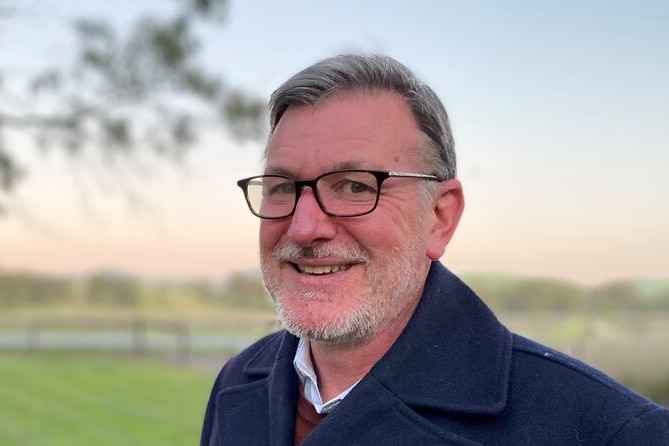 Headshot of Daniel Byrne.