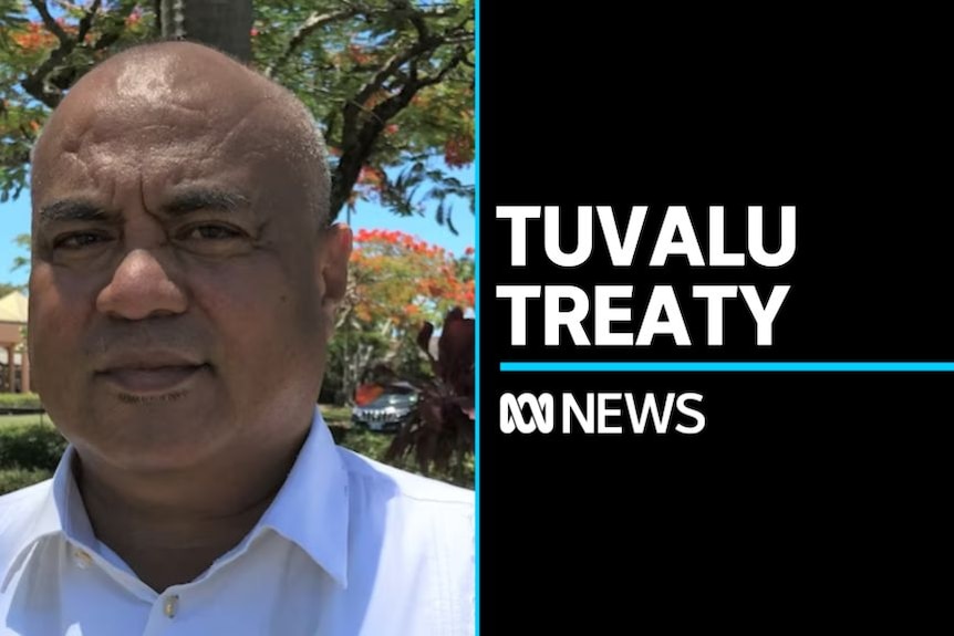 Tuvalu Treaty: Tuvalu PM poses for camera
