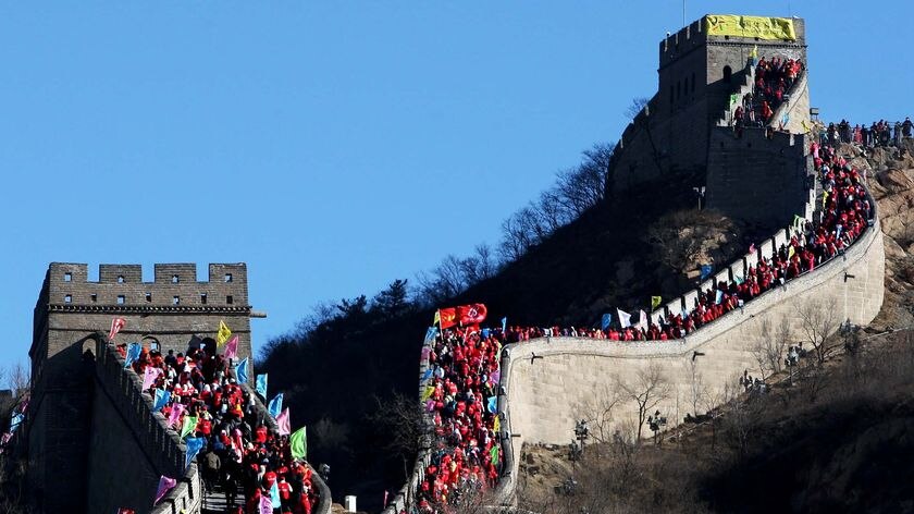 Thousands of people climb the Great Wall of China
