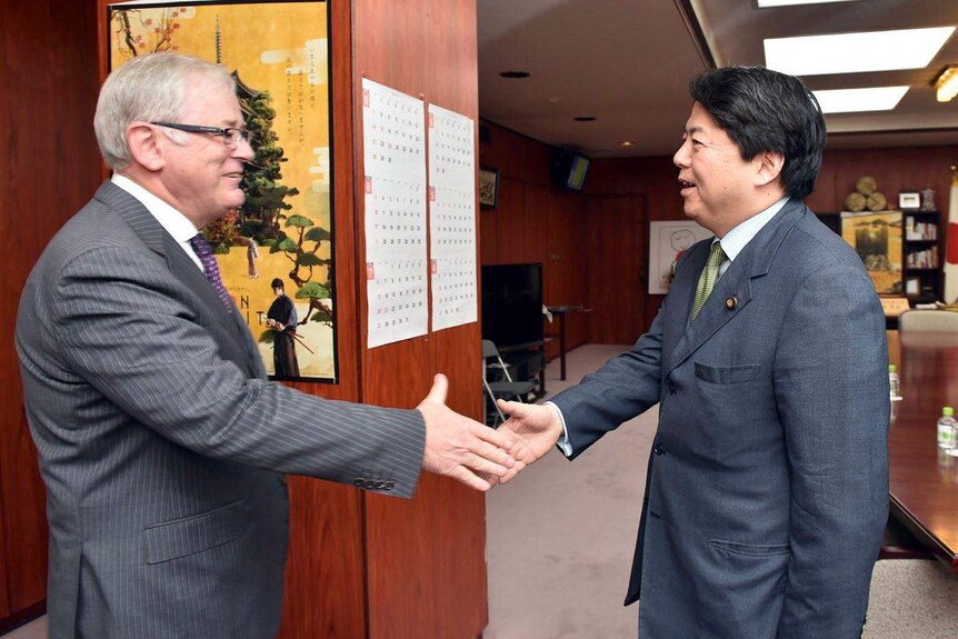 Trade Minister Andrew Robb meets with Japanese Minister of Agriculture, Forestry and Fisheries, Yoshimasa Hayashi.