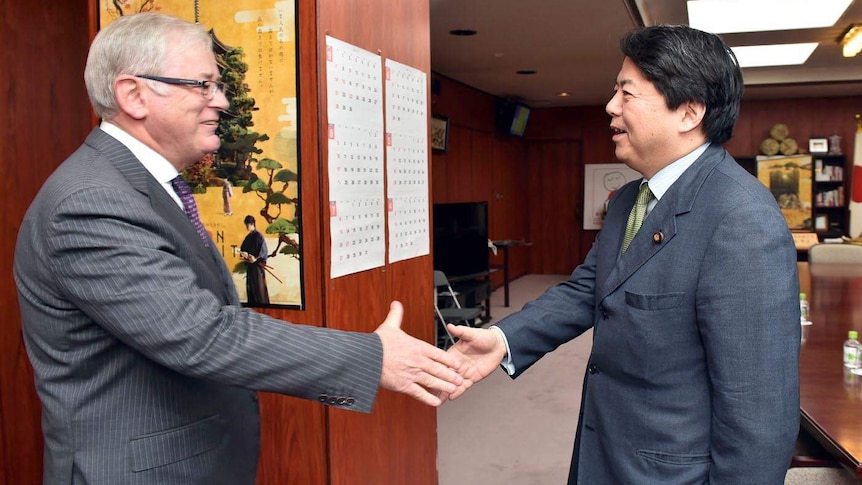 Trade Minister Andrew Robb meets with Japanese Minister of Agriculture, Forestry and Fisheries, Yoshimasa Hayashi.