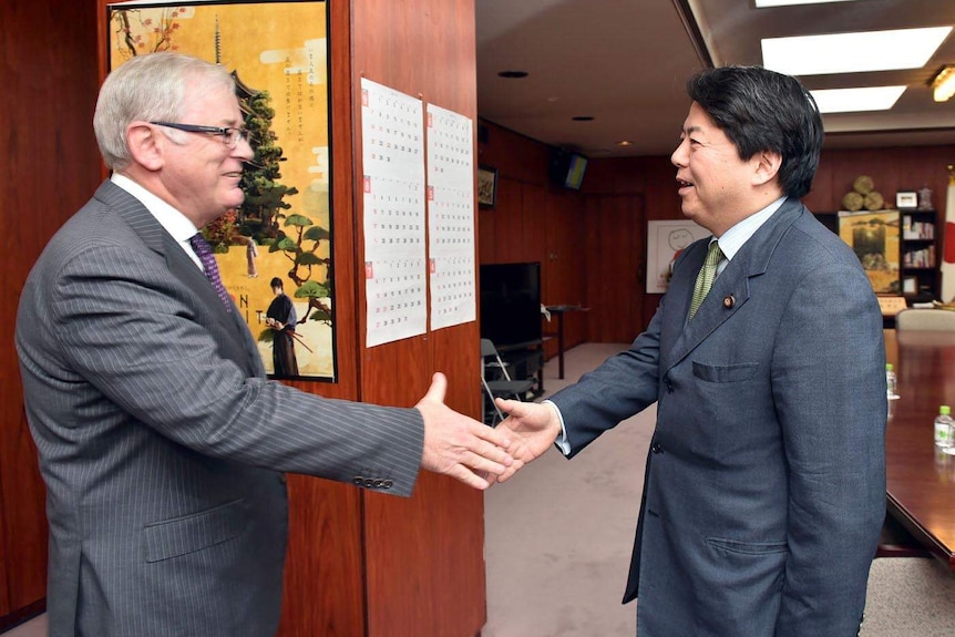 Trade Minister Andrew Robb meets with Japanese Minister of Agriculture, Forestry and Fisheries, Yoshimasa Hayashi.