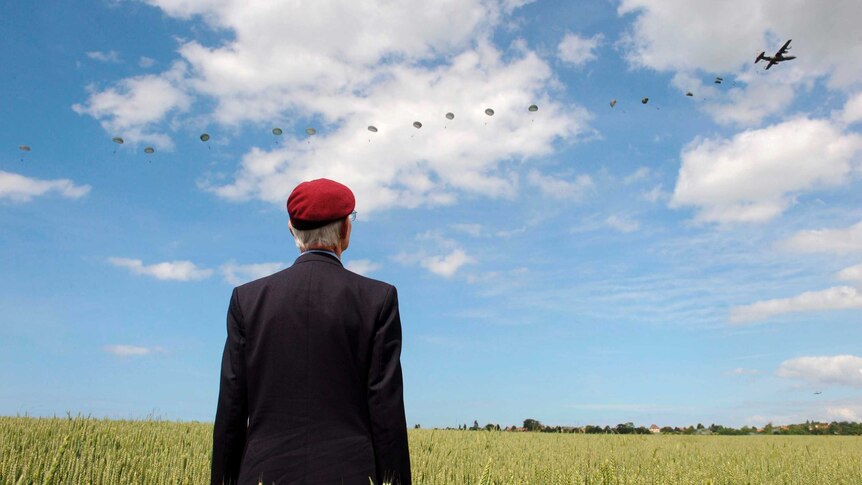 D-Day veteran watches parachutes