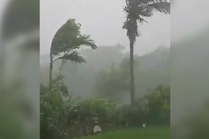 Winds hit the Mackay suburb of Eimeo as Cyclone Debbie approaches