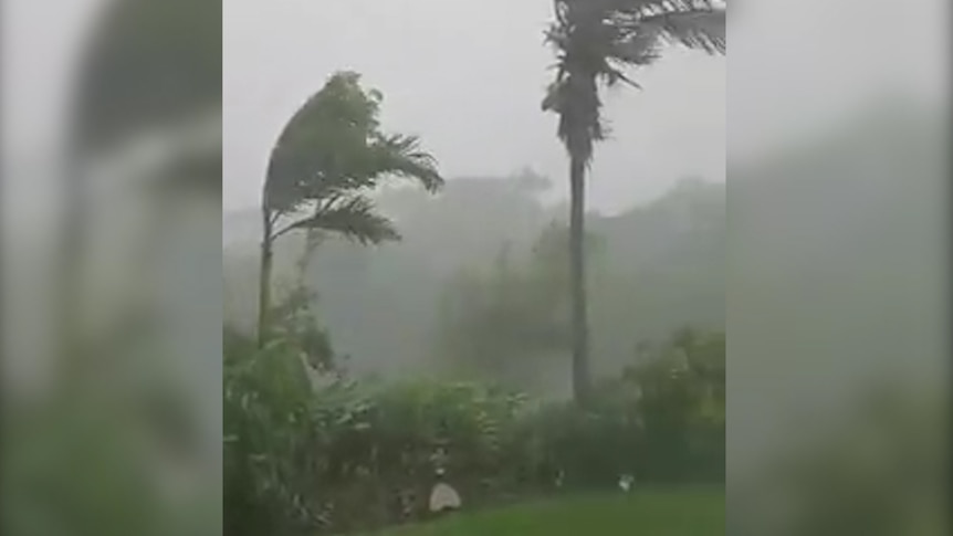 Winds hit the Mackay suburb of Eimeo as Cyclone Debbie approaches