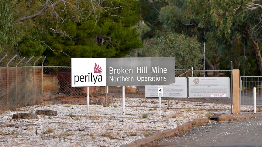 Les mineurs de Perilya à Broken Hill jouent au jeu de l’attente avant les suppressions d’emplois signalées et la restructuration