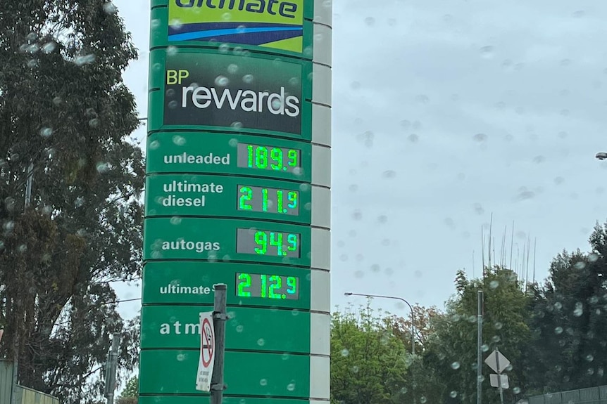 Fuel price billboard