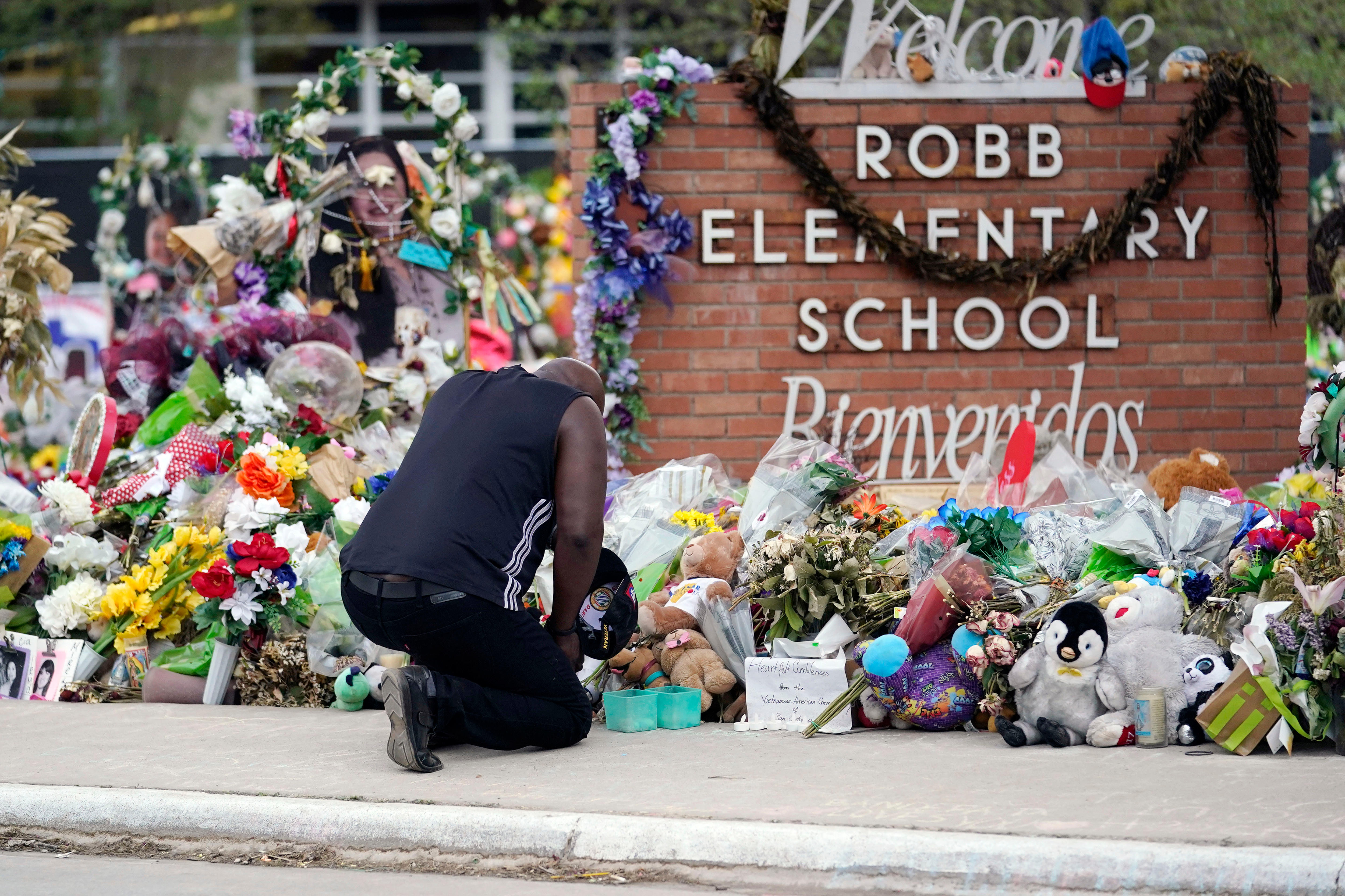 Texas State Police Fire Officer Over Response To Robb Elementary School ...