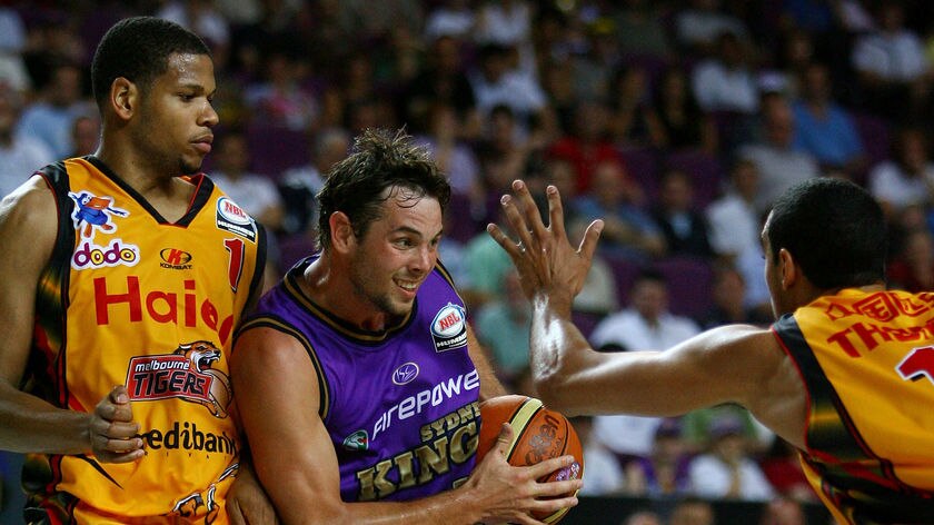 Luke Kendall holds the ball for the Kings in an NBL match against Melbourne, Jan 5 2008