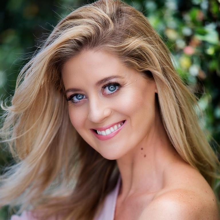 Headshot of experienced Australian soprano Julie Lea Goodwin.