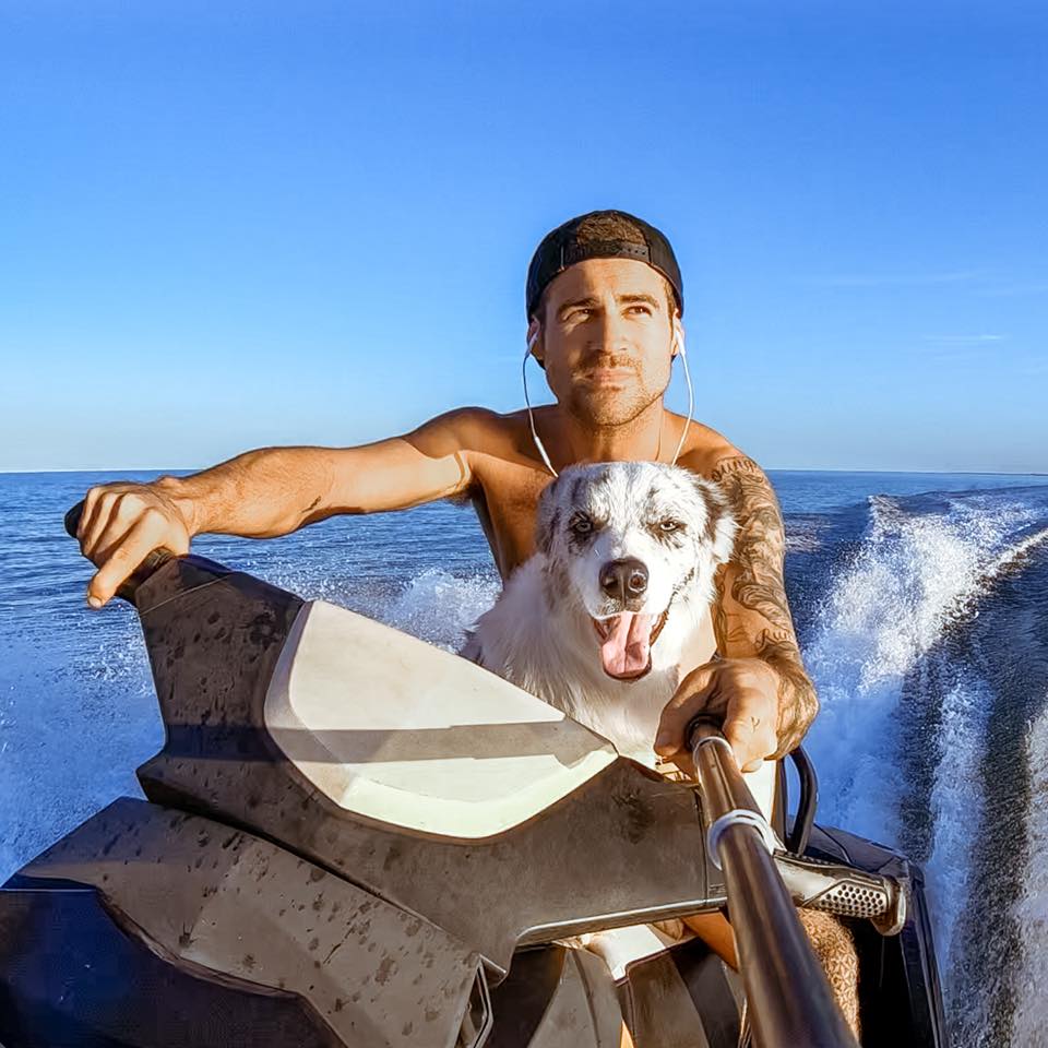 Brodie 'Youngbloods' Moss quit his job as an electrician to become a full-time YouTuber - ABC News