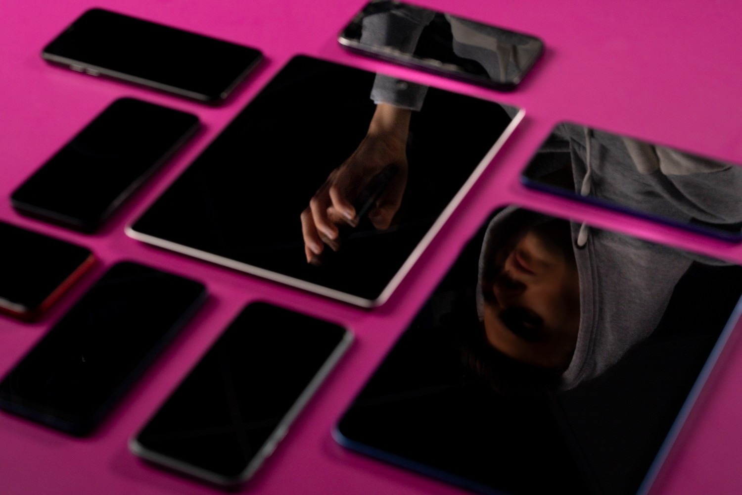 Crime gangs use bots to lure young men in sextortion scams
