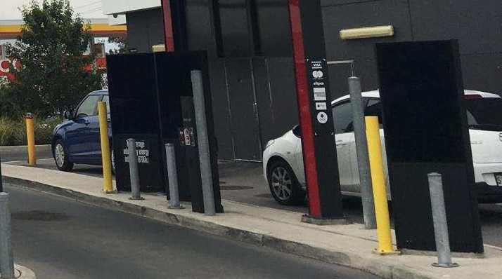 Mobile payment at takeaway drive-through