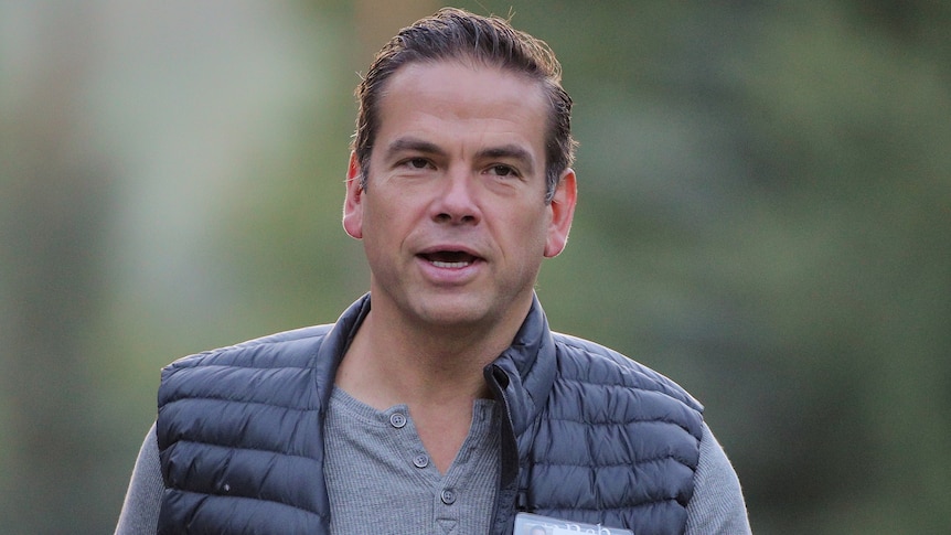 Lachlan Murdoch sues publisher Crikey’s owners for defamation – ABC News