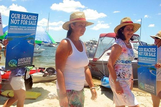 Queensland's new premier Annastacia Palaszczuk (on right) steps ashore onto Wavebreak Island