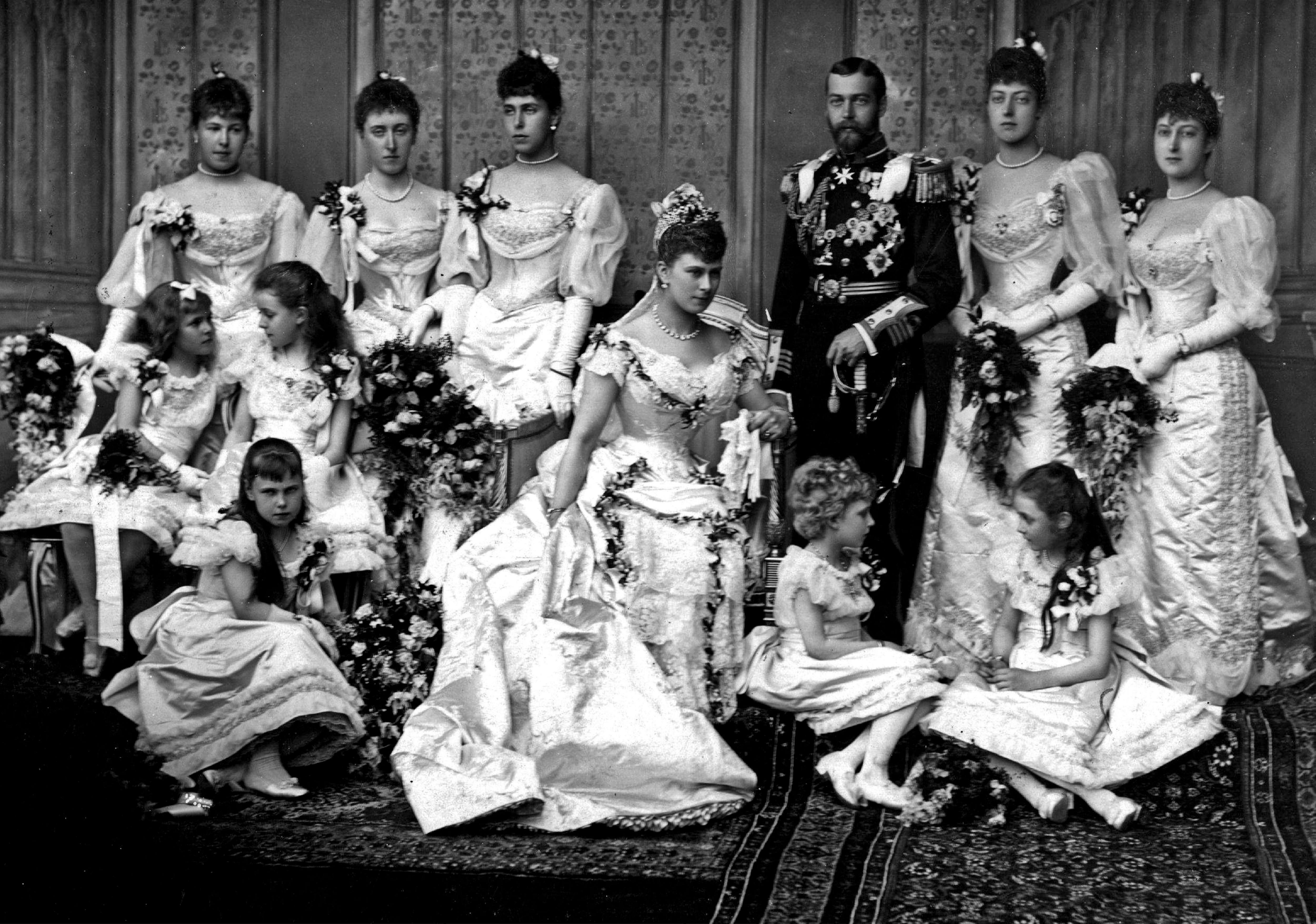 A bridal party shot in black and white