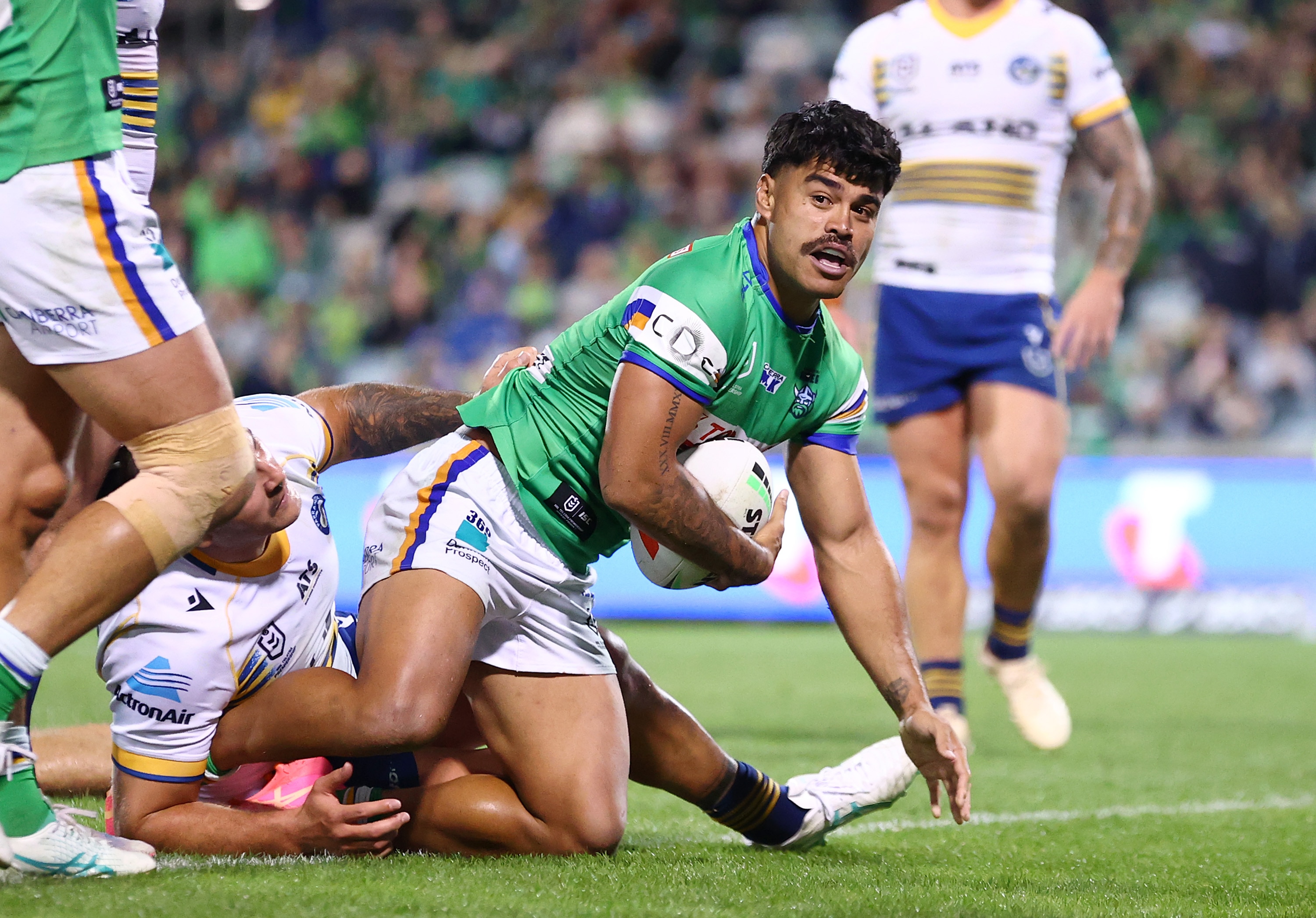 Live: Eels and Raiders fight it out in desperate battle