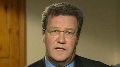 Alexander Downer says DFAT is cooperating with the inquiry. (File photo)