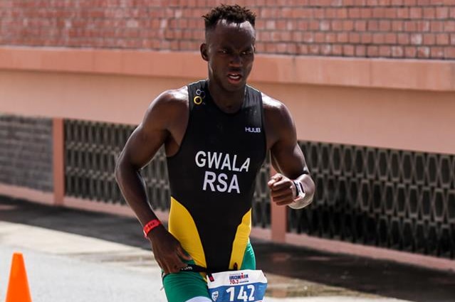 South African triathlete Mhlengi Gwala running wearing national outfit