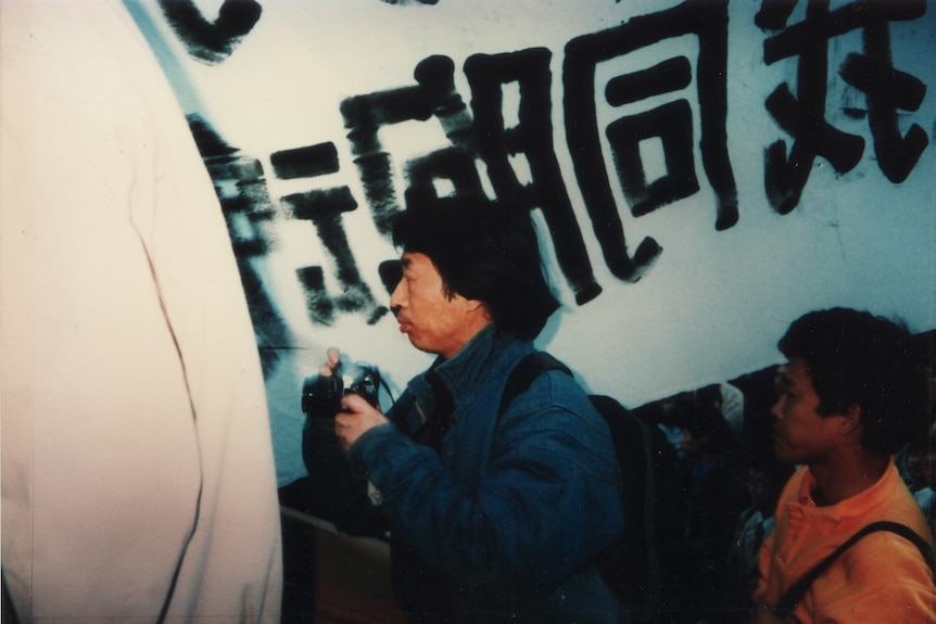 1989年6月6日，沈嘉蔚参加了悉尼市政厅游行。