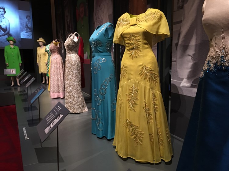 sachin and babi light blue dress Queen Elizabeth II's most symbolic outfits – and how she accomplished the  art of diplomatic dressing main image 1