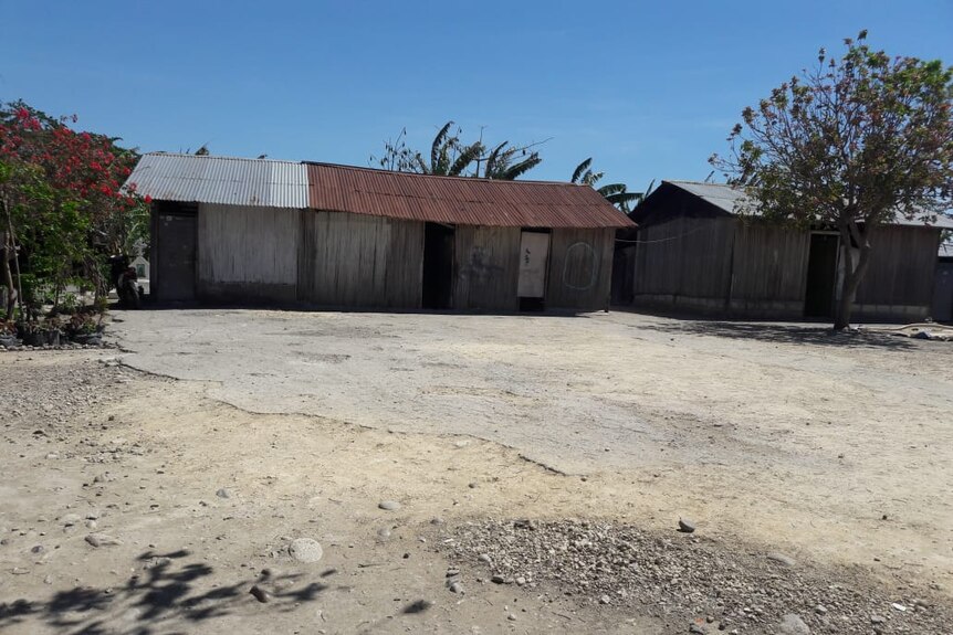 Bekas kamp pengungsian yang kini dibangun rumah seadanya dan dihuni oleh masyarakat eks Timor Leste.