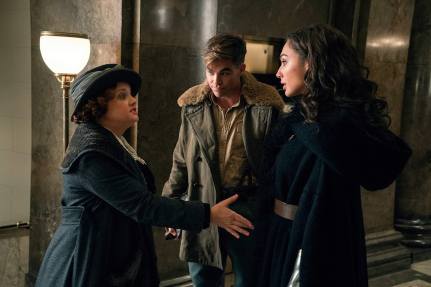 Lucy Davis, Chris Pine, and Gal Gadot in Wonder Woman (2017).