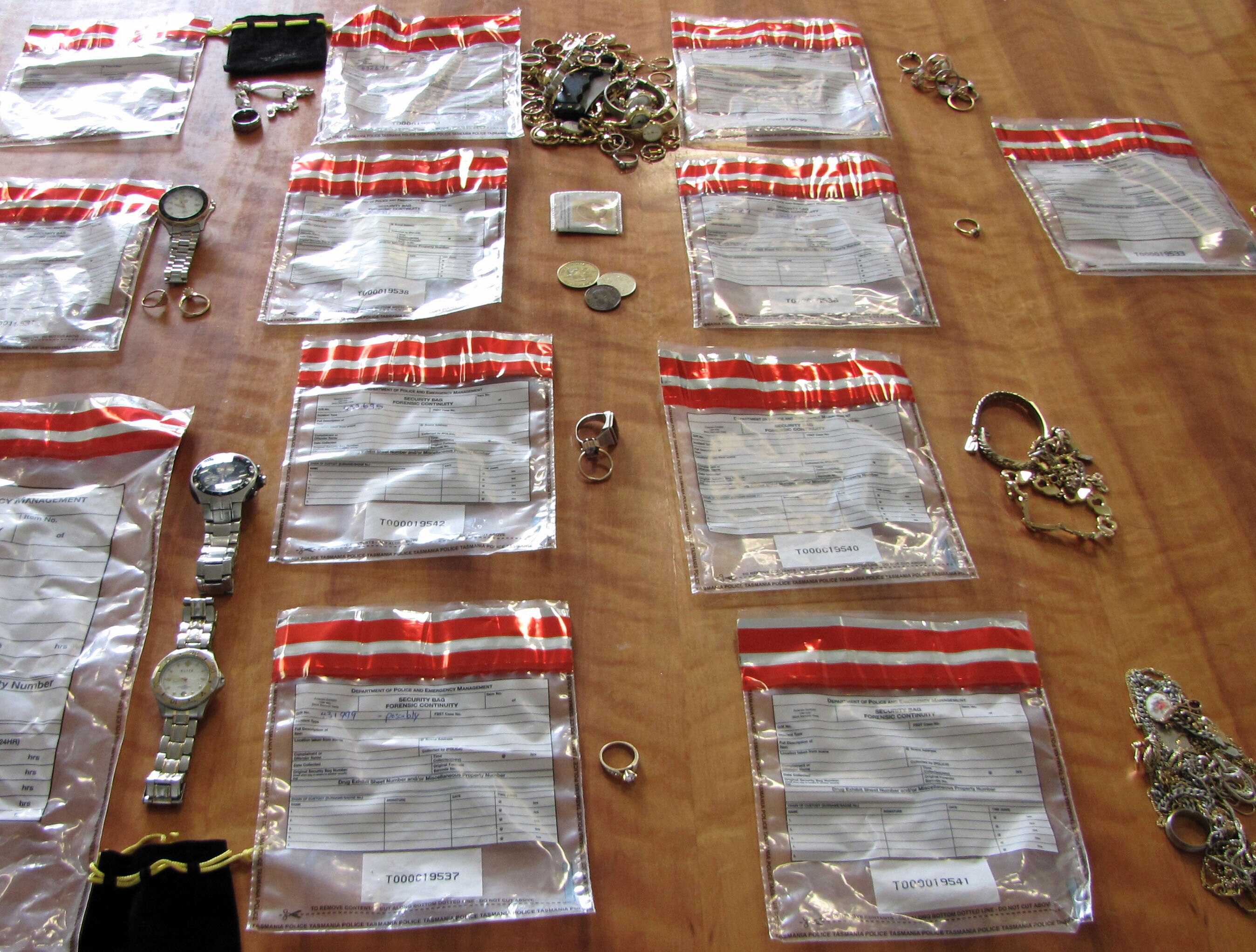 Stolen jewellery owners sought - ABC News