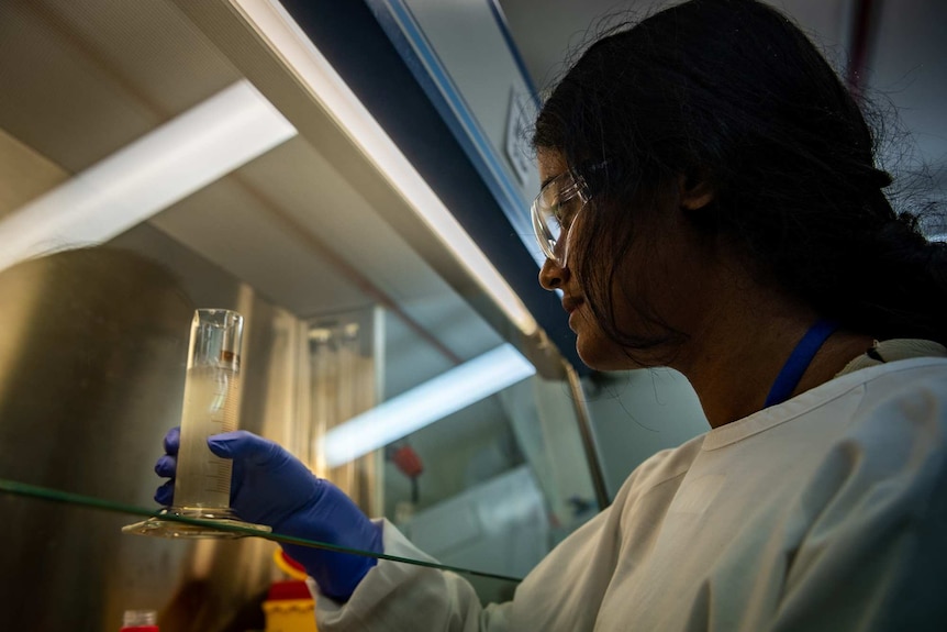 Laboratory analyst Sinthuja Solomon making a 100ml sample.