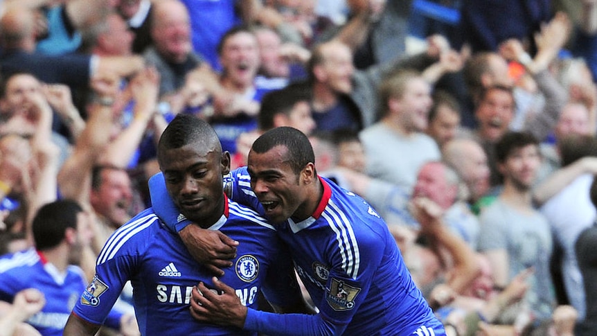 Chelsea keeps title hopes alive